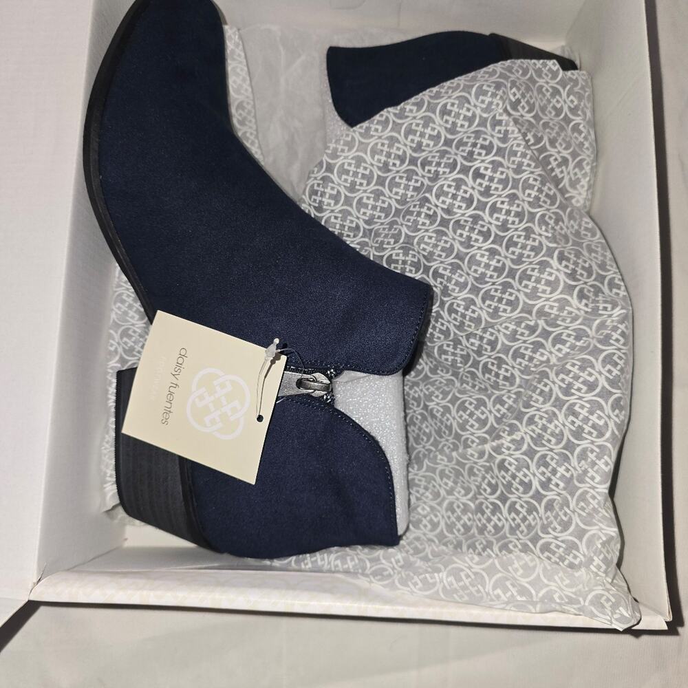 Daisy Fuentes Women's Wrena Side-Zip Ankle Booties Navy-Blue Size 10 - Picture 4 of 5